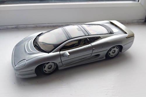 Maisto jaguar xj220 di - maisto,
