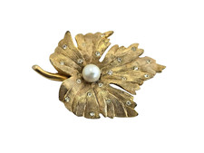 Vintage Gold Tone Leaf Brooch