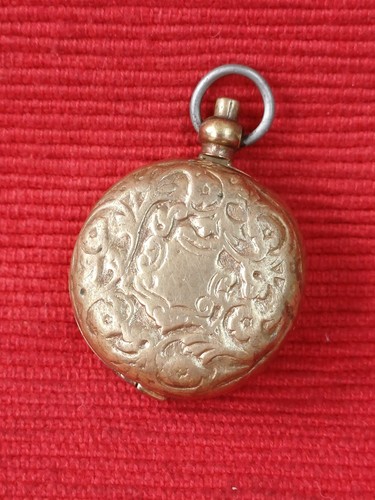 Antique half sovereign - half, case