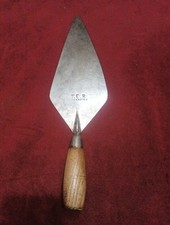 Vintage 10 1/2 In Cast Steel T E R Bricklayers Trowel Polished Elm Handle