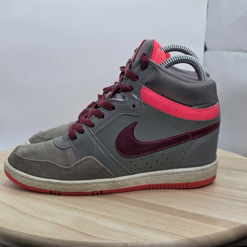 Women size nike - 7.5,