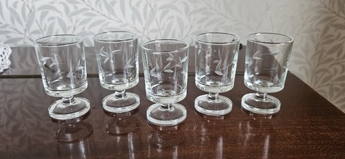 Footed shot liquor - /, etched