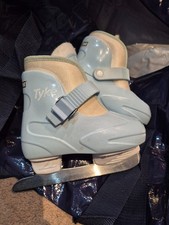 CCM adjustable children’s Ice Skates 26-27 light blue