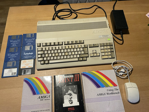 Commodore amiga 500 - commodore, plus