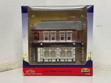 Bachmann 44-206 Scenecraft Low Relief Corner Pub - OO Gauge / Boxed