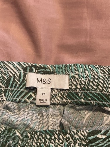 Ladies shorts size 22 - m,
