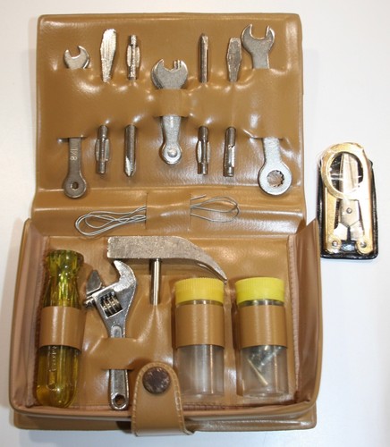 Old brown snap plastic - old,