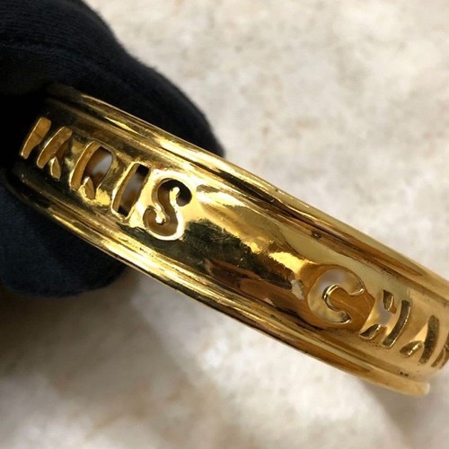Chanel cut out - out, bangle