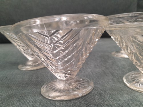 Depression glass footed - 5,