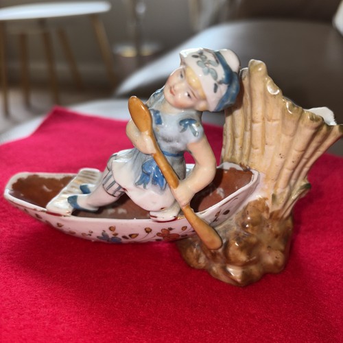 Fairing figurine girl canoe - figurine,