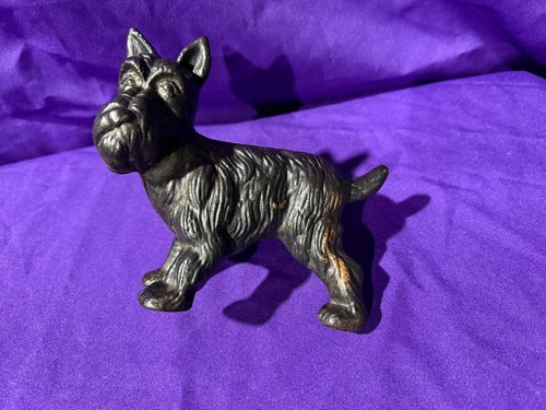 Vintage cast iron - iron, dog