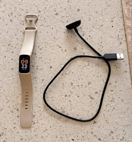 Fitbit charge - charge, 6.