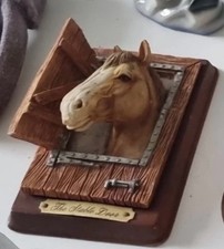 1 x the stable door wooden/resin plaque 15.5 x 10.5 x 7 cm wall hanging