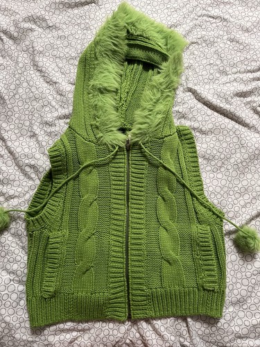 Urban outfitters green pom - urban,