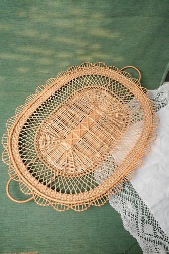 Large vintage wicker serving - large,