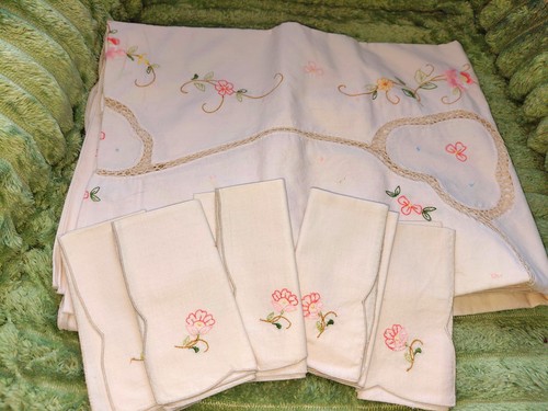 Beautiful vintage hand - beautiful,