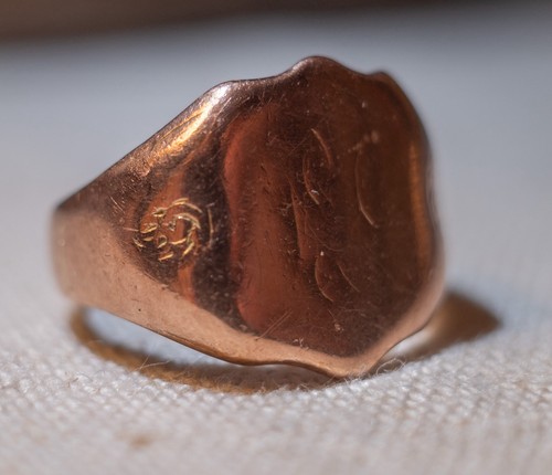 Antique 9ct rose gold shield - 9ct,