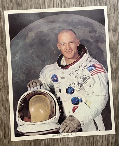 Buzz aldrin hand - aldrin,