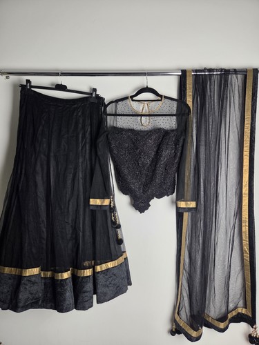 Black and gold - black,