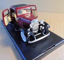 1/30 Scale Model - 1932 FORD V8 DELUXE 3 Window COUPE - Red