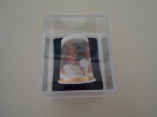 Finsbury china boxed thimble