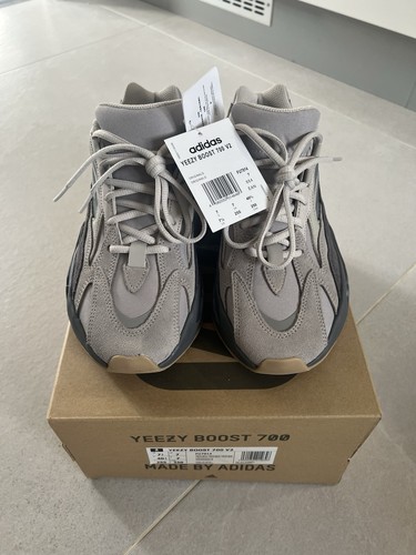 Adidas yeezy boost 700 - 700, v2