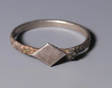 Medieval Silver Ring with Diamond-Shaped Bezel jewellery