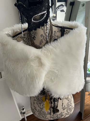 Women off white faux - off, fur