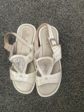 Ladies Fly Flot Ivory Sandals