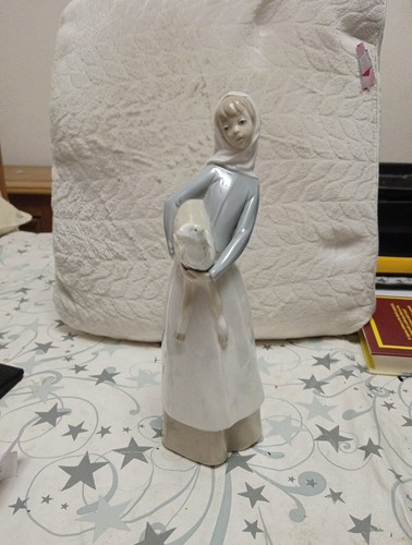 Lladro figurine girl with - figurine,,