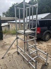 Podium Tower with stabilisers safety gate / lightweight / portable / folds away.