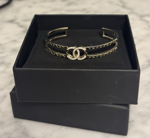 Chanel gold tone cuff bracelet - tone,