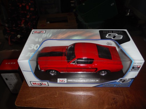 Maisto 1968 red ford - 1968,