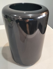 Apple Mac Pro 2013 6,1 / 2.7Ghz 12 Core / 64GB RAM/ 500GB SSD/ D300 GPU/ Sequoia