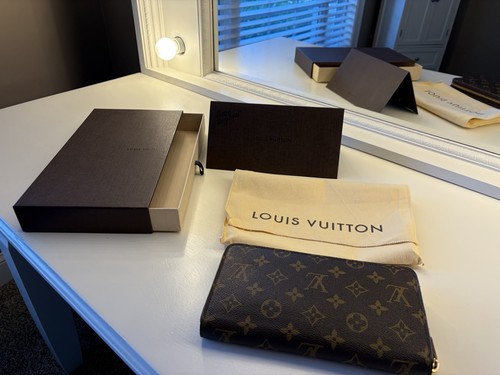 Authentic louis vuitton - louis,