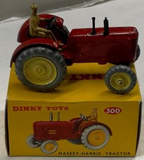 DINKY TOYS 300 .MASSEY HARRIS