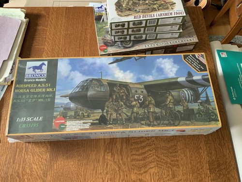 Lot bronco 35 horsa - of,