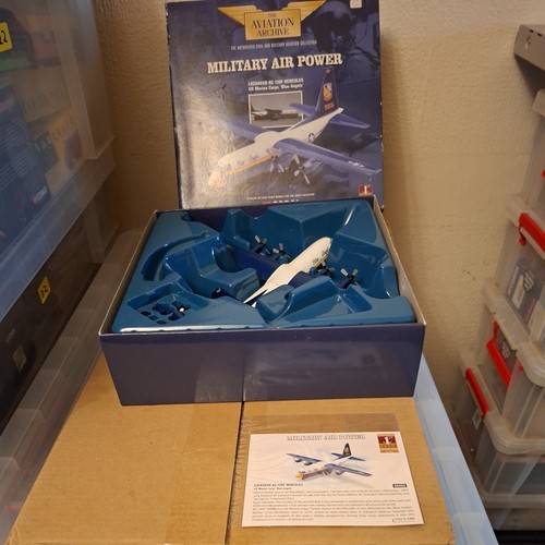 Corgi lockheed hercules - lockheed,
