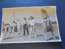 Women at race start, Sunshine