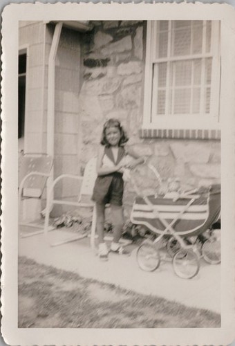 Vtg snapshot girl in - b&w,
