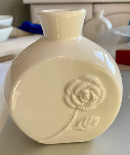 Belleek living bud vase - bud,