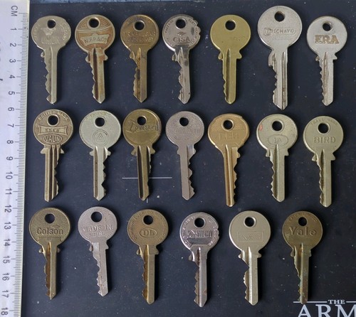 Job lot vintage keys door - keys, vaun