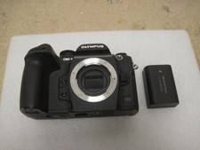 DAMAGED OLYMPUS OM-1 20.4MP DIGITAL CAMERA + BATTERY - PARTS ONLY (RN1023)