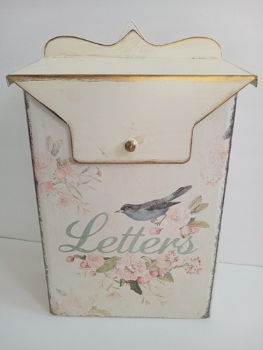 Shabby chic wall - chic,