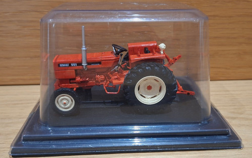 Hatchette tractors 1 - tractors, 1:43