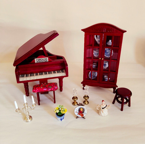 Dolls house furniture - 1:12,