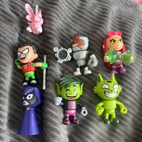 Teen titans mini figures - 2",