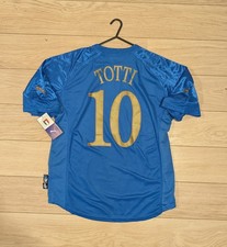 Italy 2004 Home Shirt Totti 10