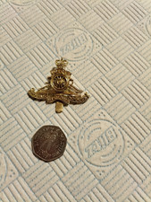Royal Artillery anodised beret badge with slider
