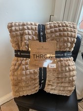 Pyramid Jacquard Fleece Throw